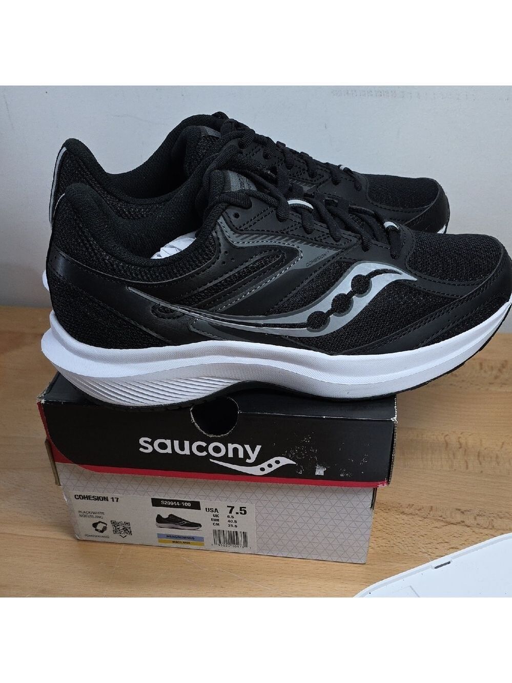 Saucony Cohesion 17 Black and Gray Sneakers 7.5